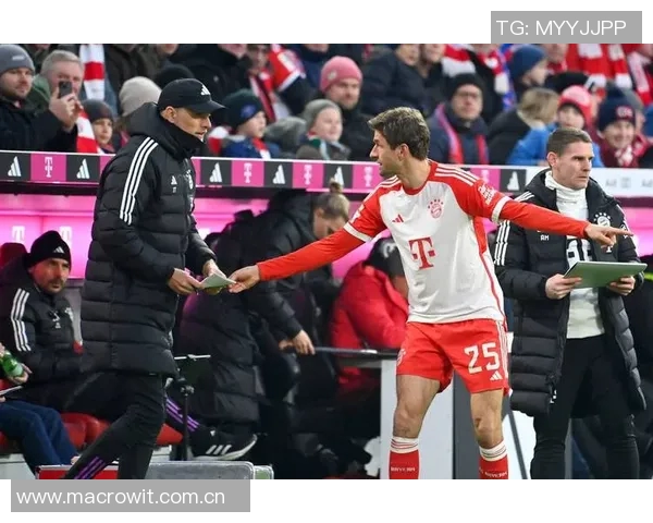 穆勒第96分钟绝杀进球震撼全场直面三名防守球员展现超强实力