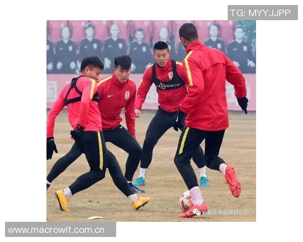 长春气温骤降却挡不住亚泰将士训练热情奋勇备战新赛季