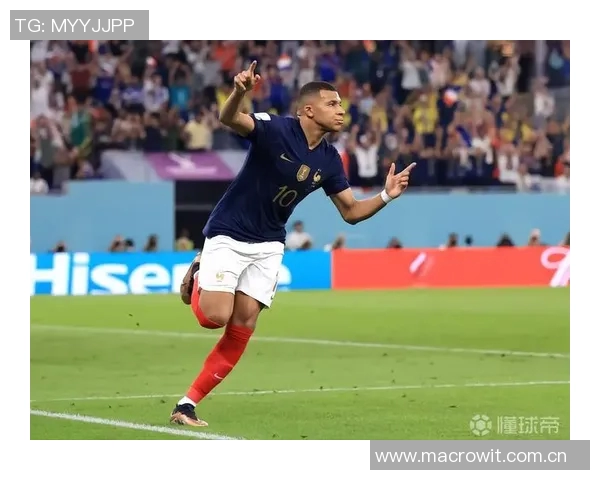 姆巴佩年仅17岁身价仅300万却轻松突破孔德巴黎三叉戟总身价却不及亚马尔一半