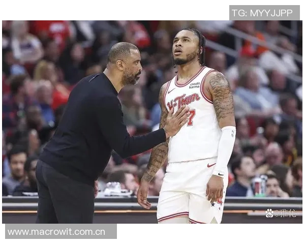 米德尔顿重返赛场半场表现抢眼贡献10分并助攻字母哥制造犯规 米德尔顿重返赛场半场表现抢眼贡献10分并助攻字母哥制造犯规