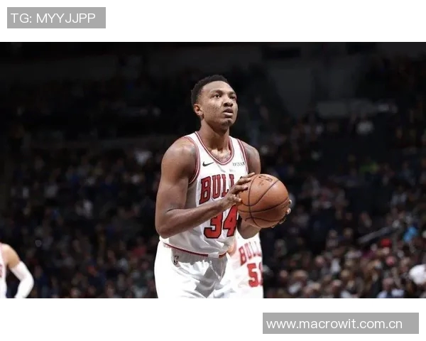 菜鸟球员埃奇库姆表现出色贡献26分状元秀状态低迷仅得2分小杨8分钟未能得分 菜鸟球员埃奇库姆表现出色贡献26分状元秀状态低迷仅得2分小杨8分钟未能得分