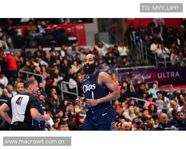 快船半场领先鹈鹕8分哈登贡献16分6助攻祖巴茨与普尔各得14分