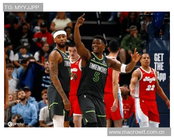 爱德华兹表现出色第三节独揽15分助球队轻松取胜19投9中斩获25分7篮板5助攻