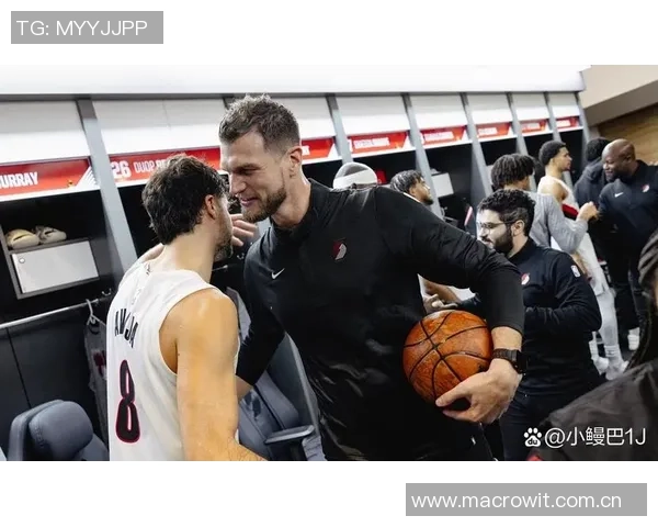 卢指导分析对手中锋外投威胁我们的大个子速度不足小阵容劣势明显 卢指导分析对手中锋外投威胁我们的大个子速度不足小阵容劣势明显