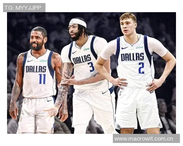 独行侠训练照曝光弗拉格与安东尼戴维斯激烈对抗展现竞争精神