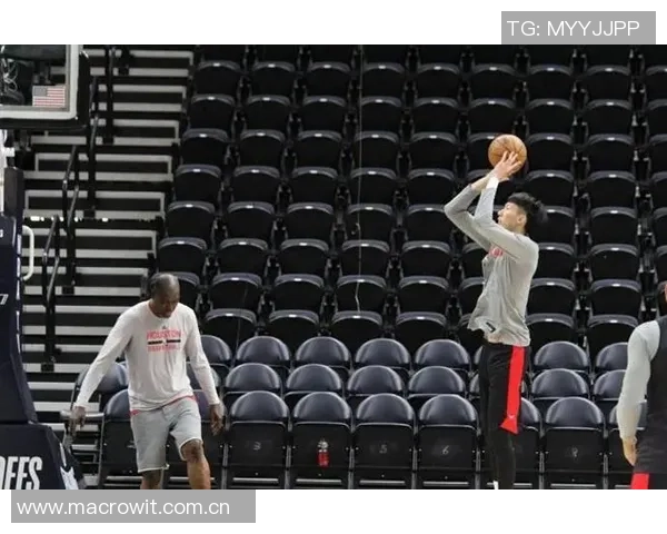 奥拉朱旺称赞文班独特投篮技巧难以防守旋转多样性令人惊叹 奥拉朱旺称赞文班独特投篮技巧难以防守旋转多样性令人惊叹