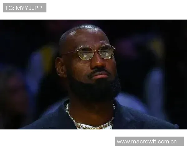 职业赌徒琼斯自称詹姆斯好友在维加斯赌场游走以求信任与机会 职业赌徒琼斯自称詹姆斯好友在维加斯赌场游走以求信任与机会