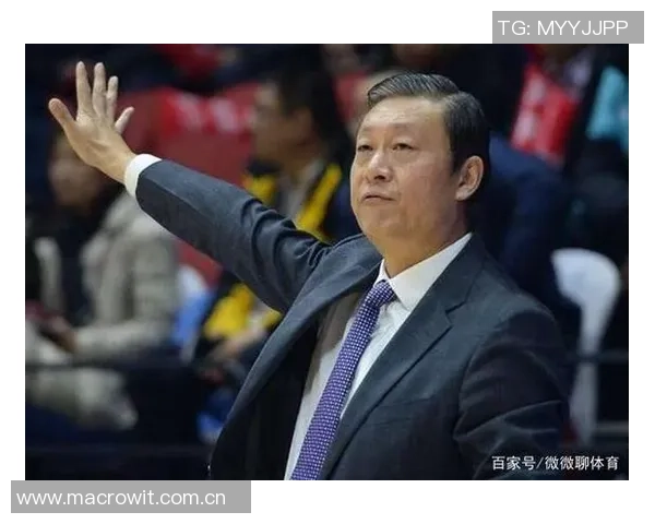 小乔丹季前赛无球队签约训练之余担任孩子私人司机的生活分享