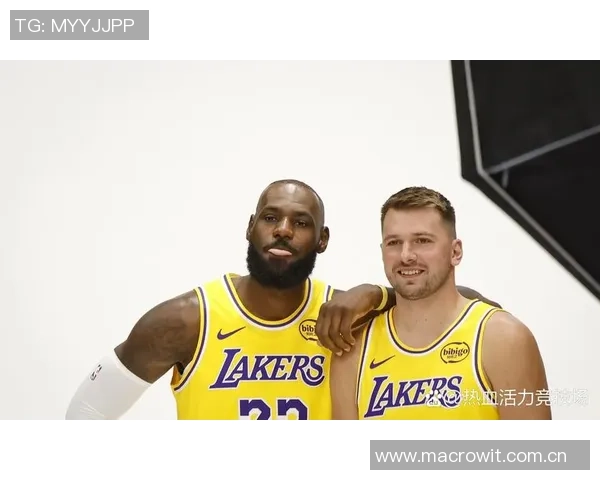 湖人期待詹姆斯在对阵马刺的比赛中强势复出缓解坐骨神经痛困扰